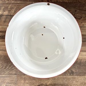 Vintage enamel wash basin.